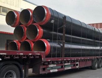 聚氨酯保溫管由輸送介質(zhì)的工作鋼管、硬質(zhì)聚氨酯泡沫塑料保溫層、高密度聚乙烯外護(hù)管緊密結(jié)合而成。第一層：工作鋼管層根據(jù)設(shè)計(jì)和客戶(hù)的要求一般選用無(wú)縫鋼管、螺旋縫埋弧焊鋼管和直縫鋼管。鋼管表面經(jīng)過(guò)先進(jìn)的拋丸除